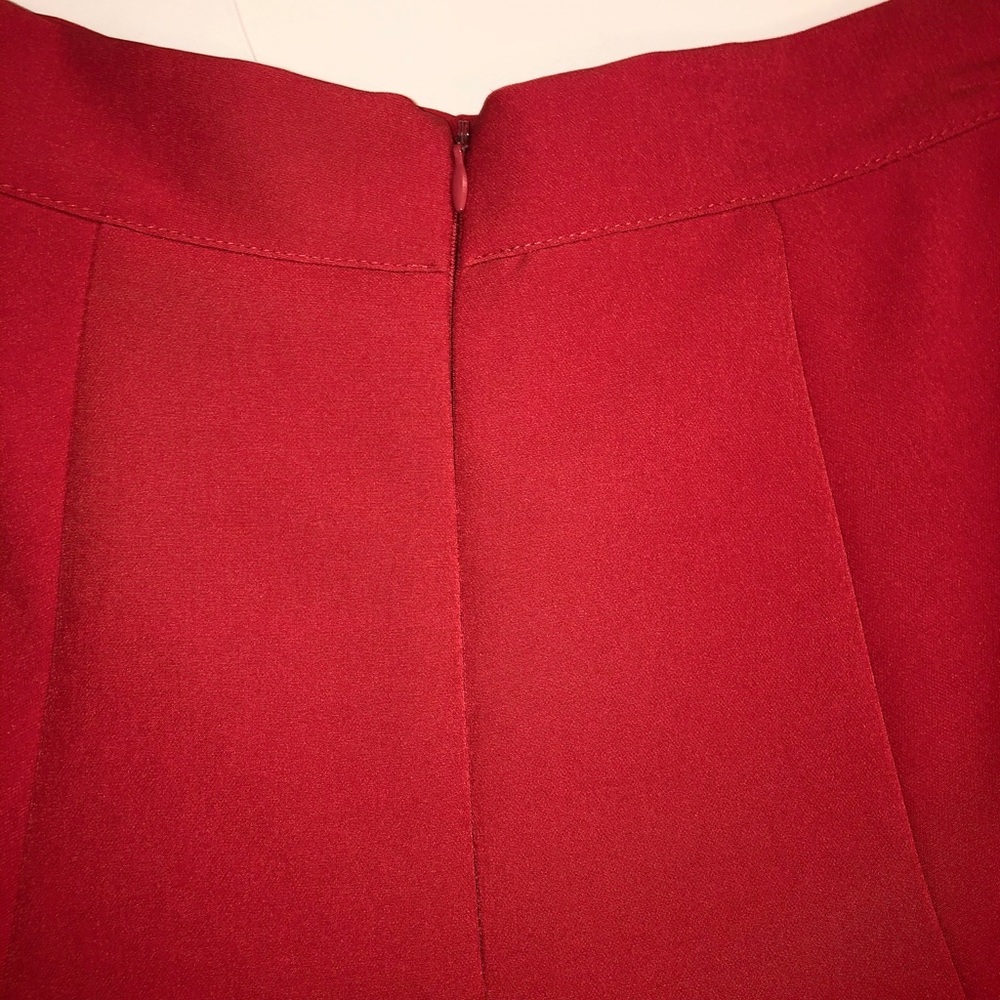 Red skirt - Picture 4 of 6